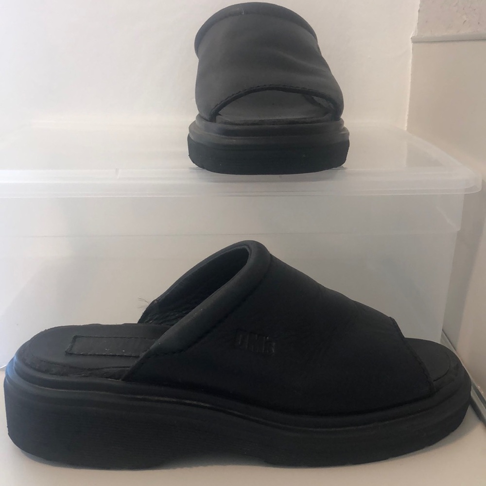 Vintage Dr Martens 9057 black leather platform slides, mid to late 90’s